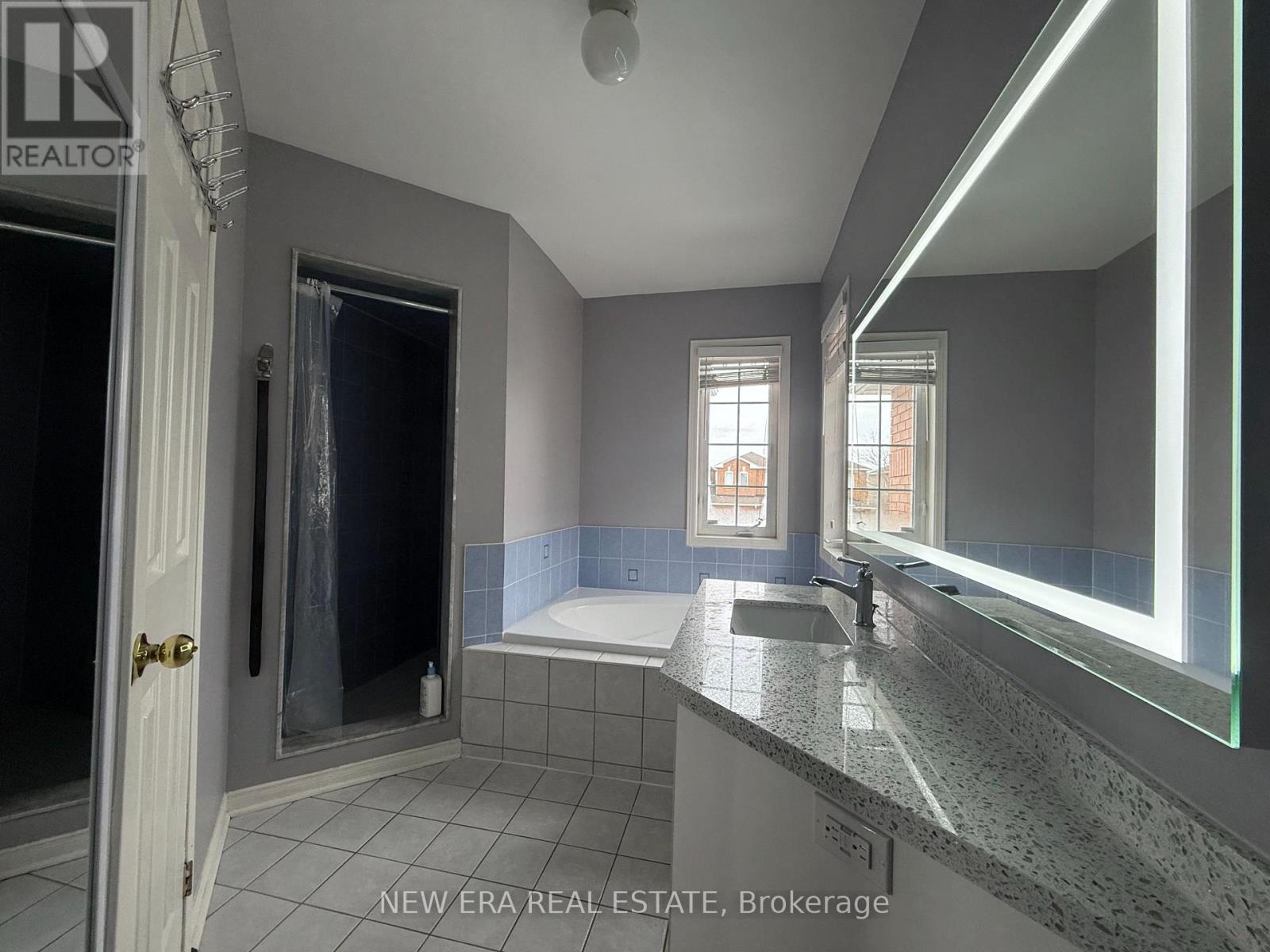 095e03e8f12129c1c3d11c7049259a04