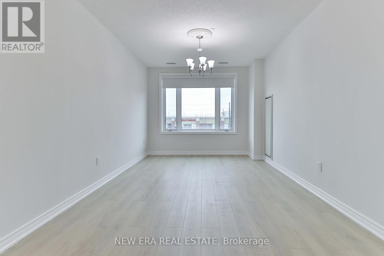 8e323a733fd75882045a73e205d52f37