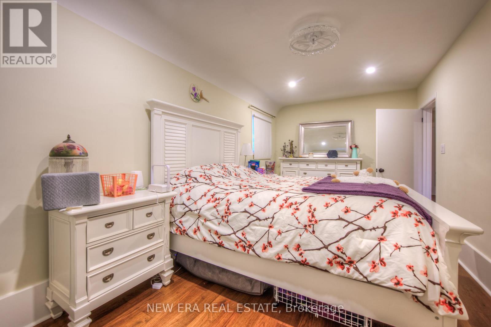 2fef3199bf853f1742664209dfb8354c