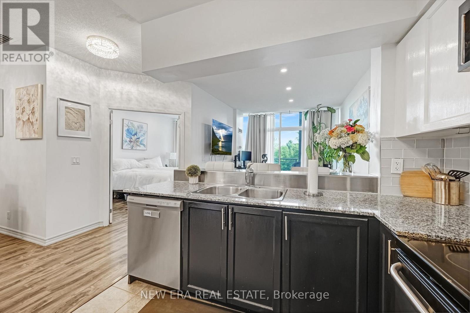 c744d92d2f7d49a391935fee7bb2e973