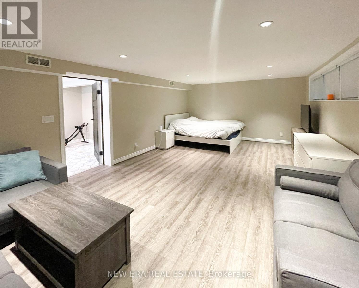 dc7f57f67a84ac9a94a5bd468a1c79d6