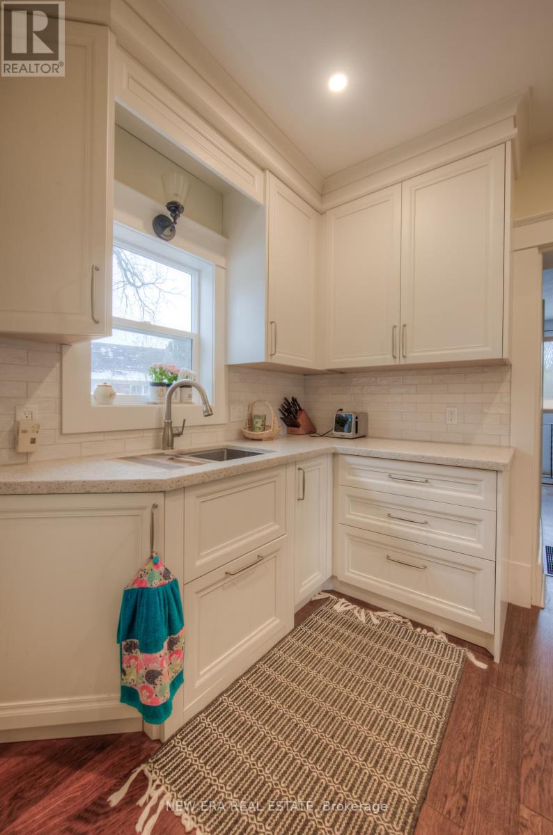 7240d6cd7ae4e6204b76b51b99708127