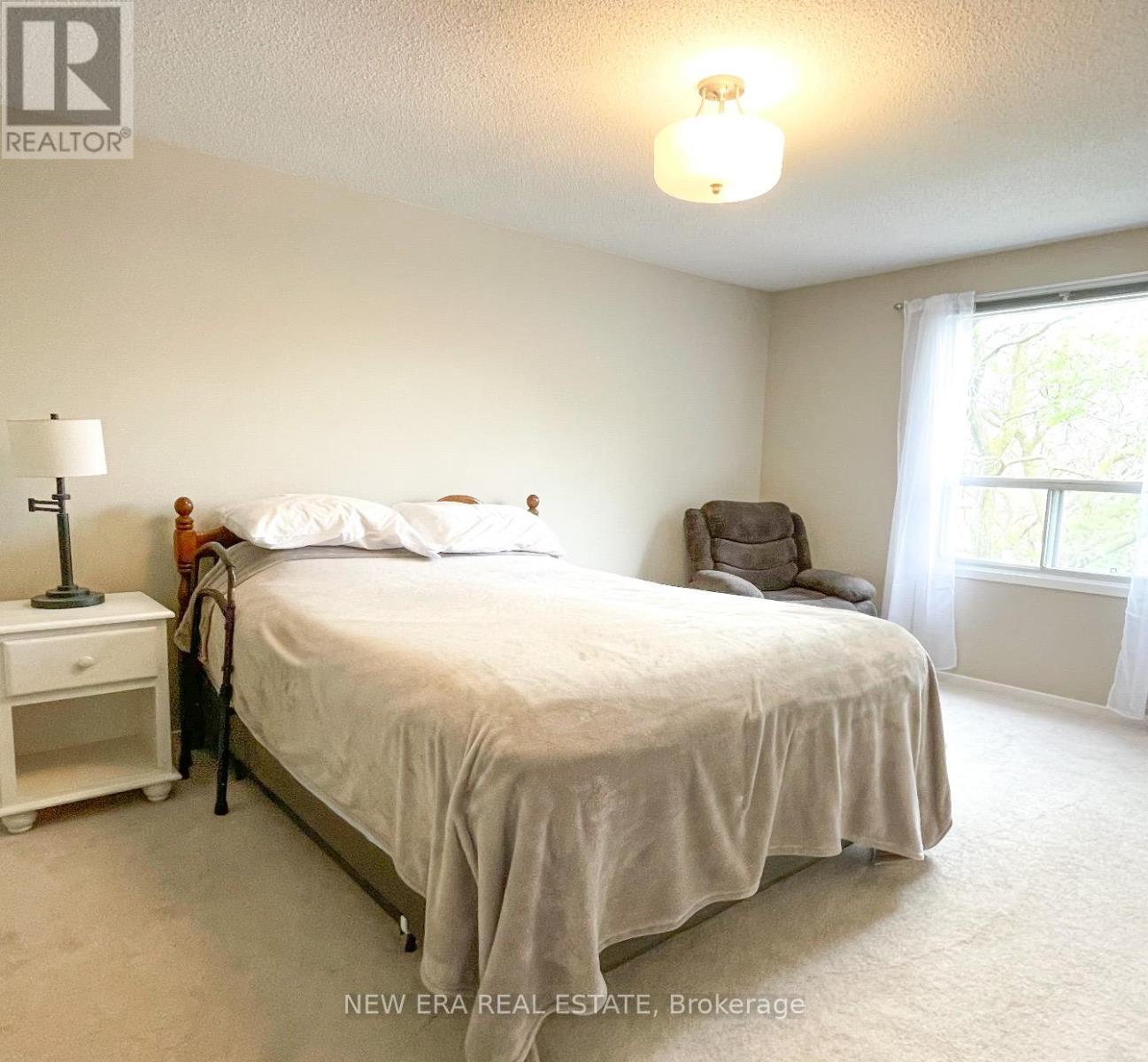 5b281e2cf22cdf4763639607cb4382e5