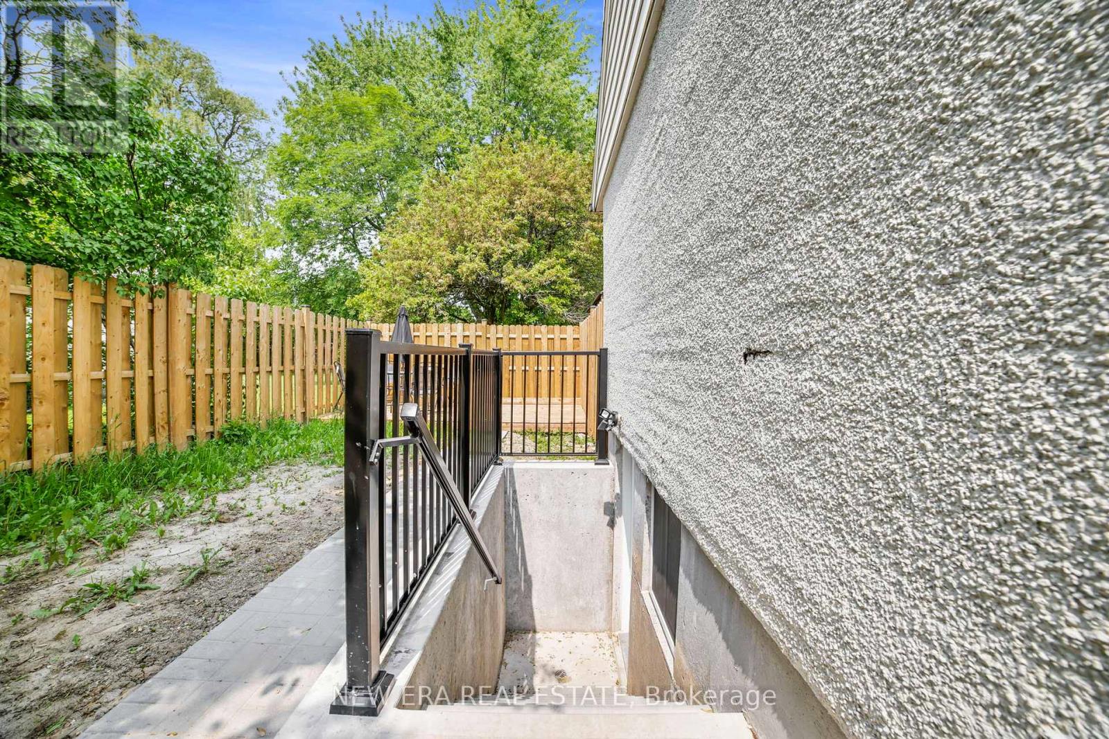 85a7044222f571ea08915f1c5700a3d9