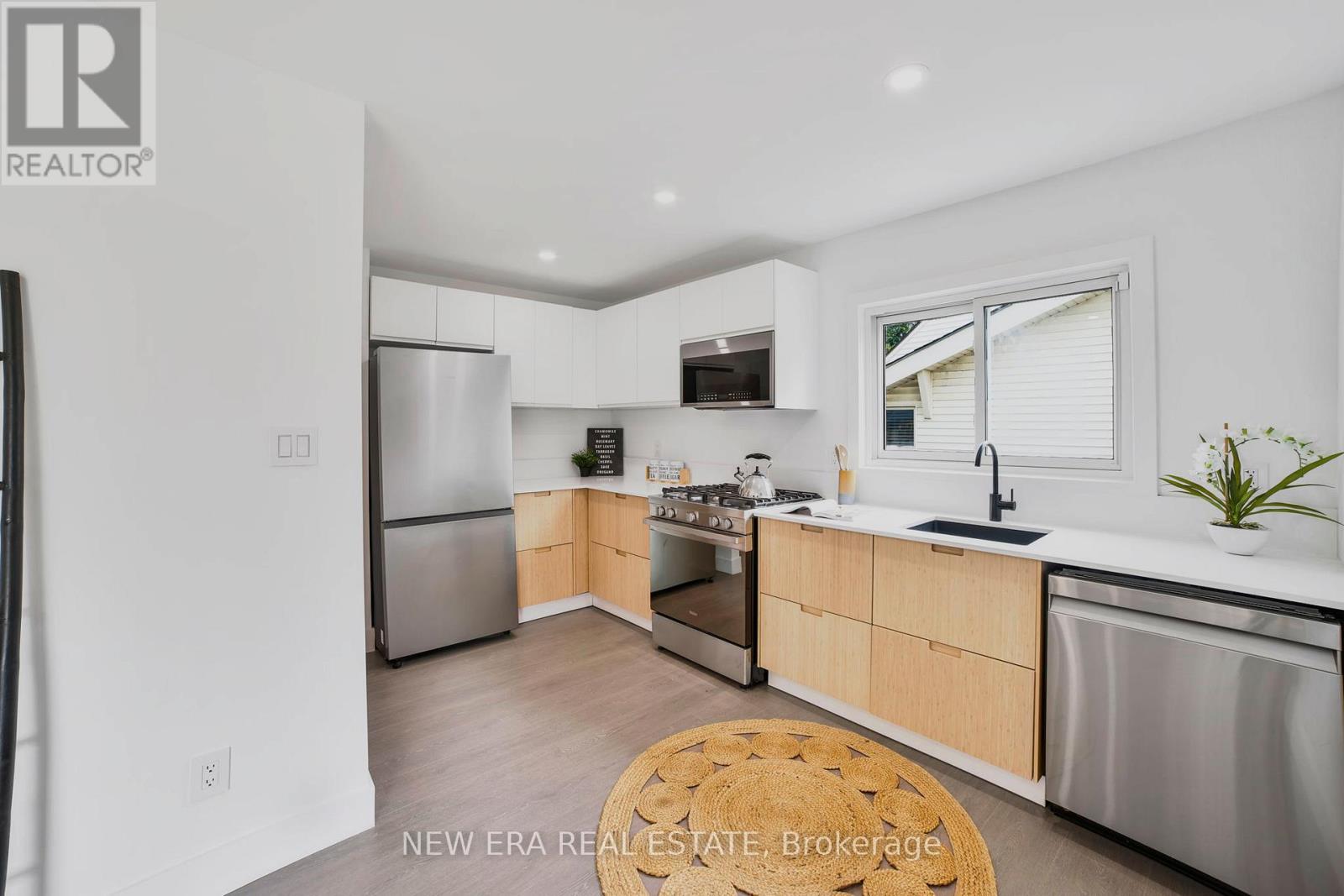 921727f04d84357843010f12c711a207