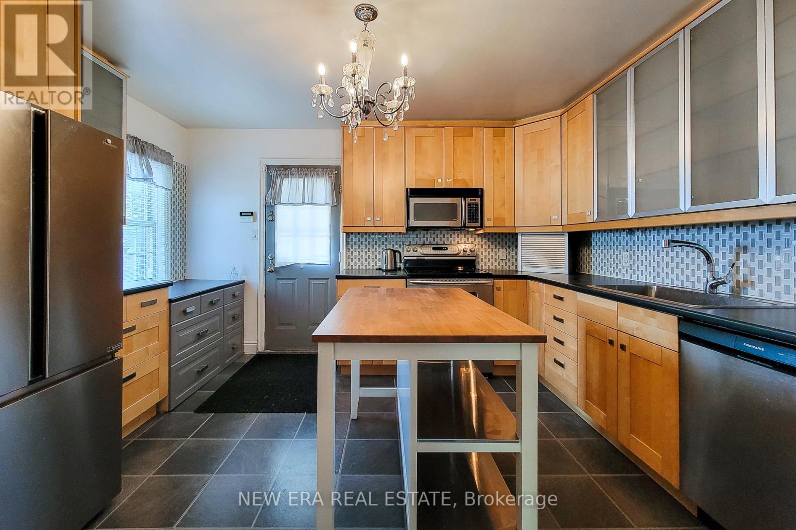 1233615bcf0abcfc6795fd3757e5851f