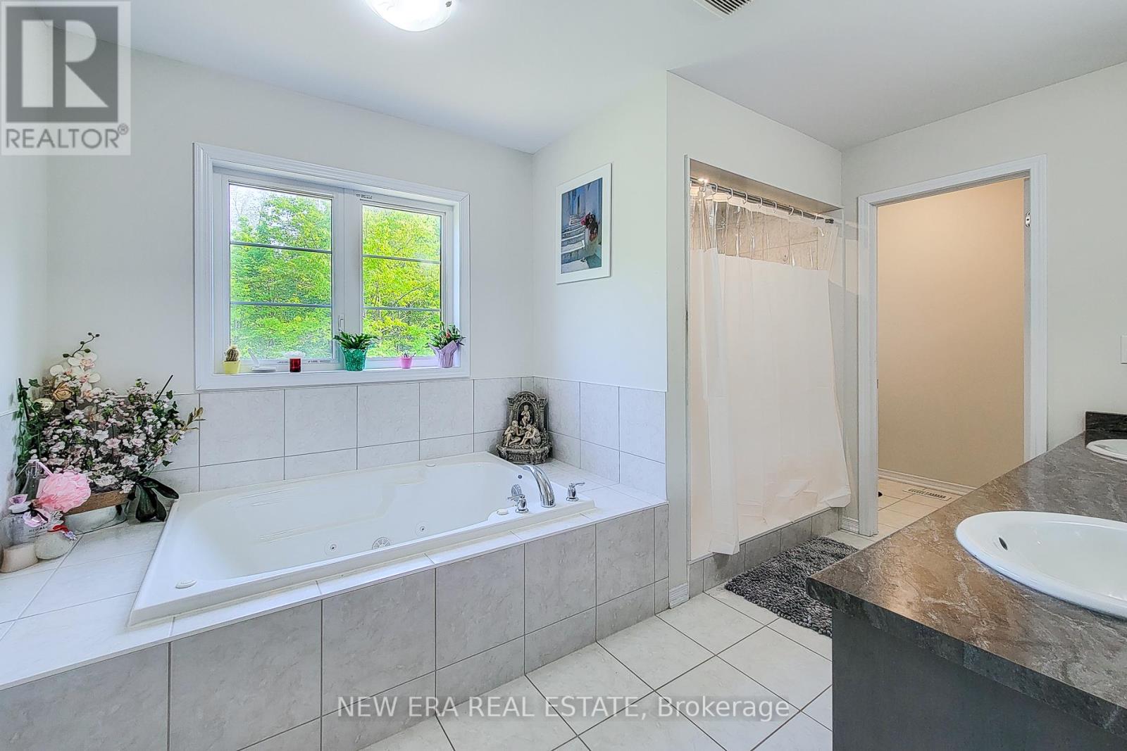 5c0dabfdc44b2c660f22fac0c2ff9f81