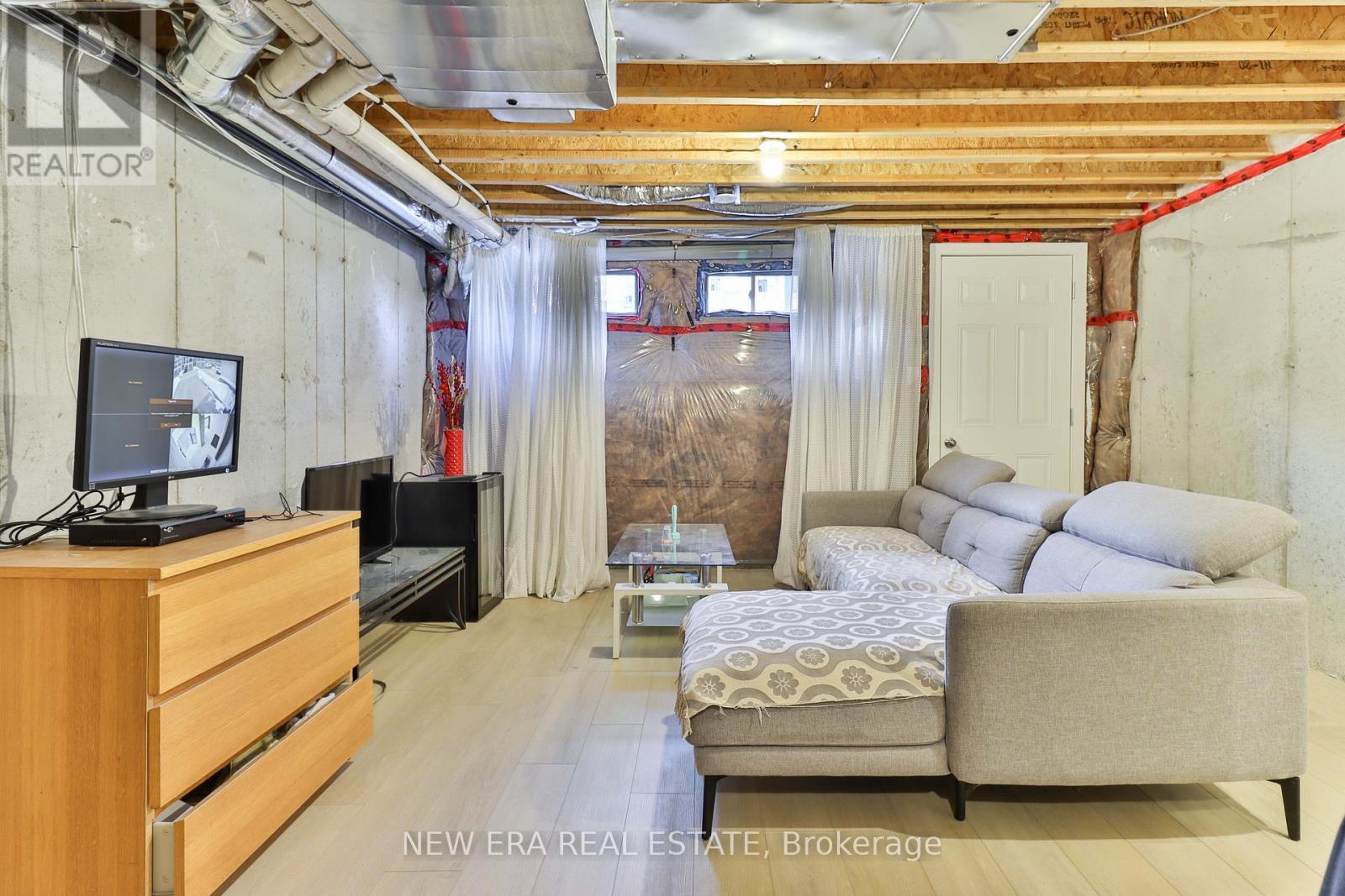 ef5f2493ab8b9a1dc01642628254730c