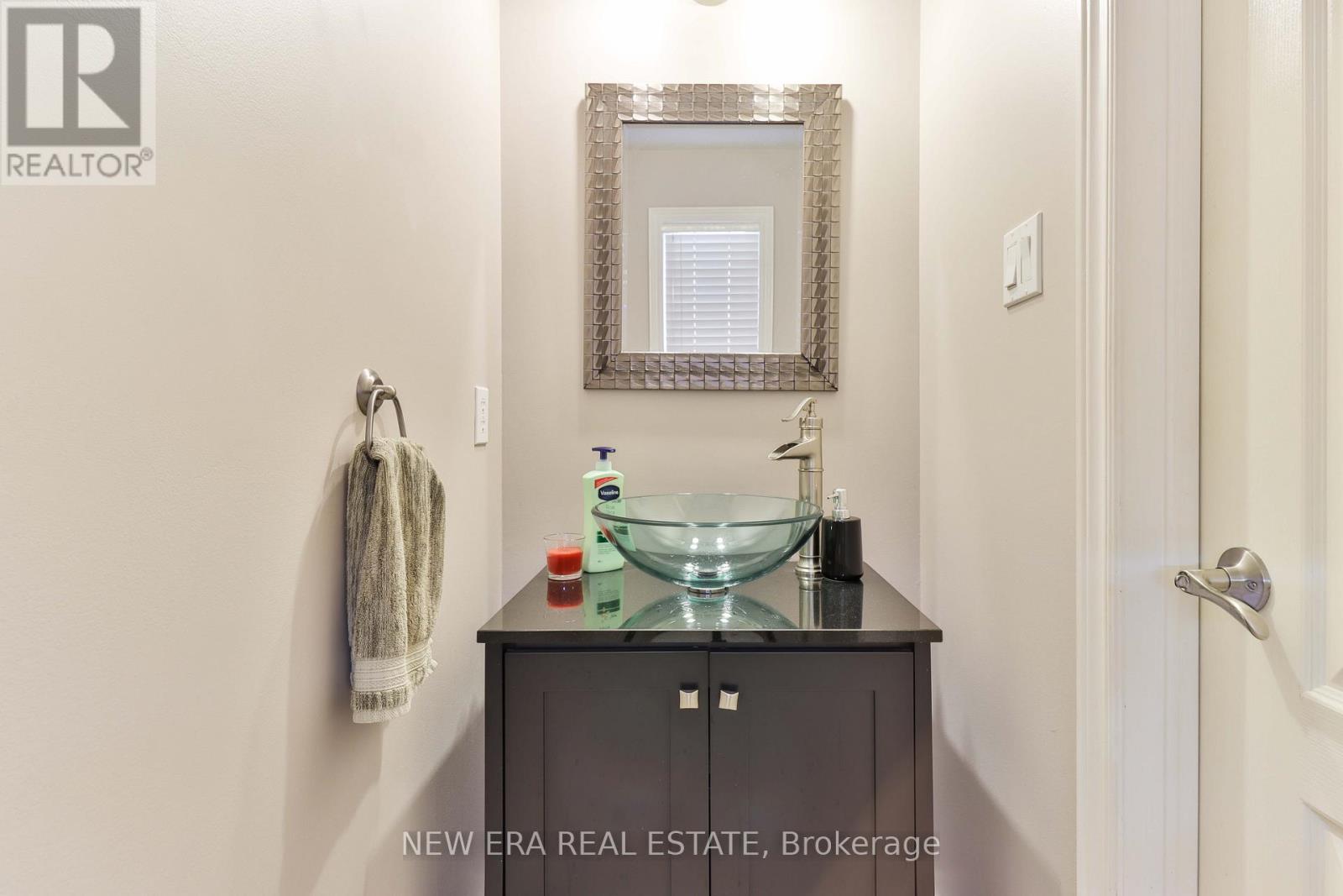 1256b0c179e0f6253ab67e5a07e2bdb9