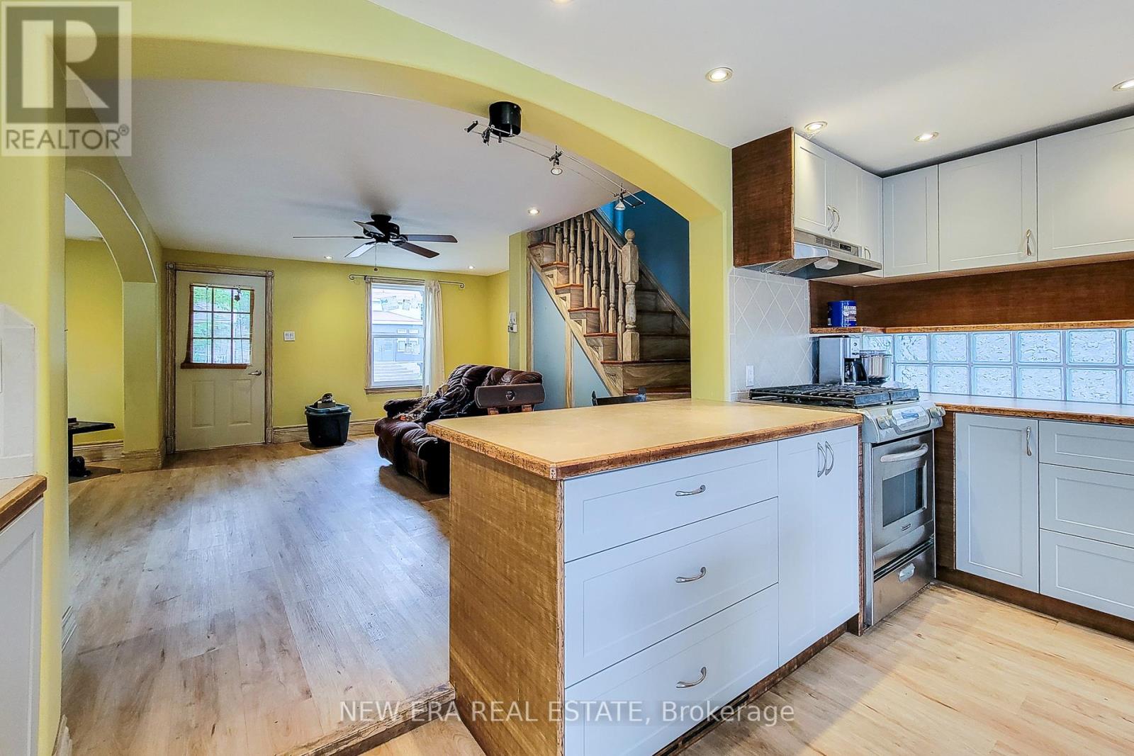 245ed1c88a558bd40361d109704dbba8