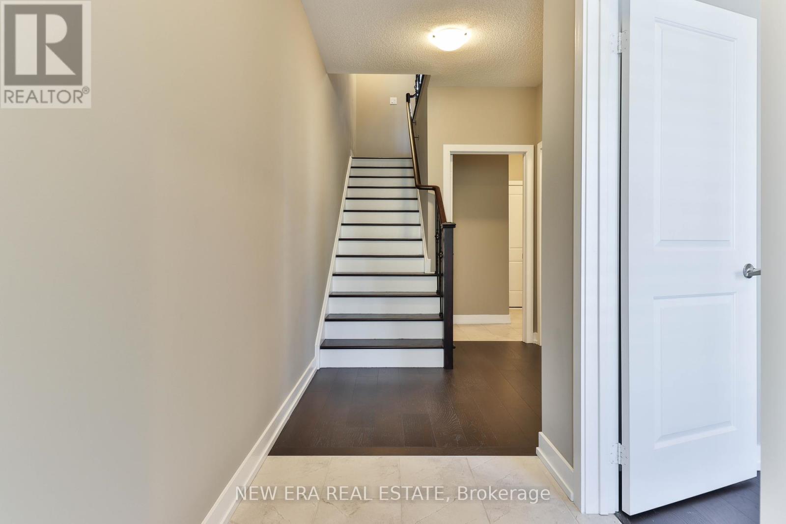 64da4c499d2e3f571b40bf97c1baf91b