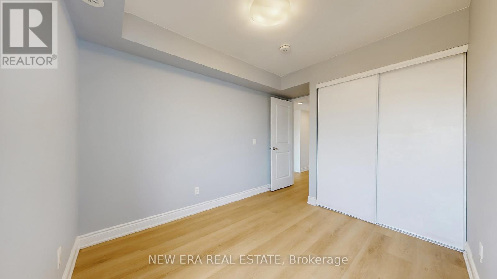 daa5b79e22093ec6fcbd8ebf699b121e