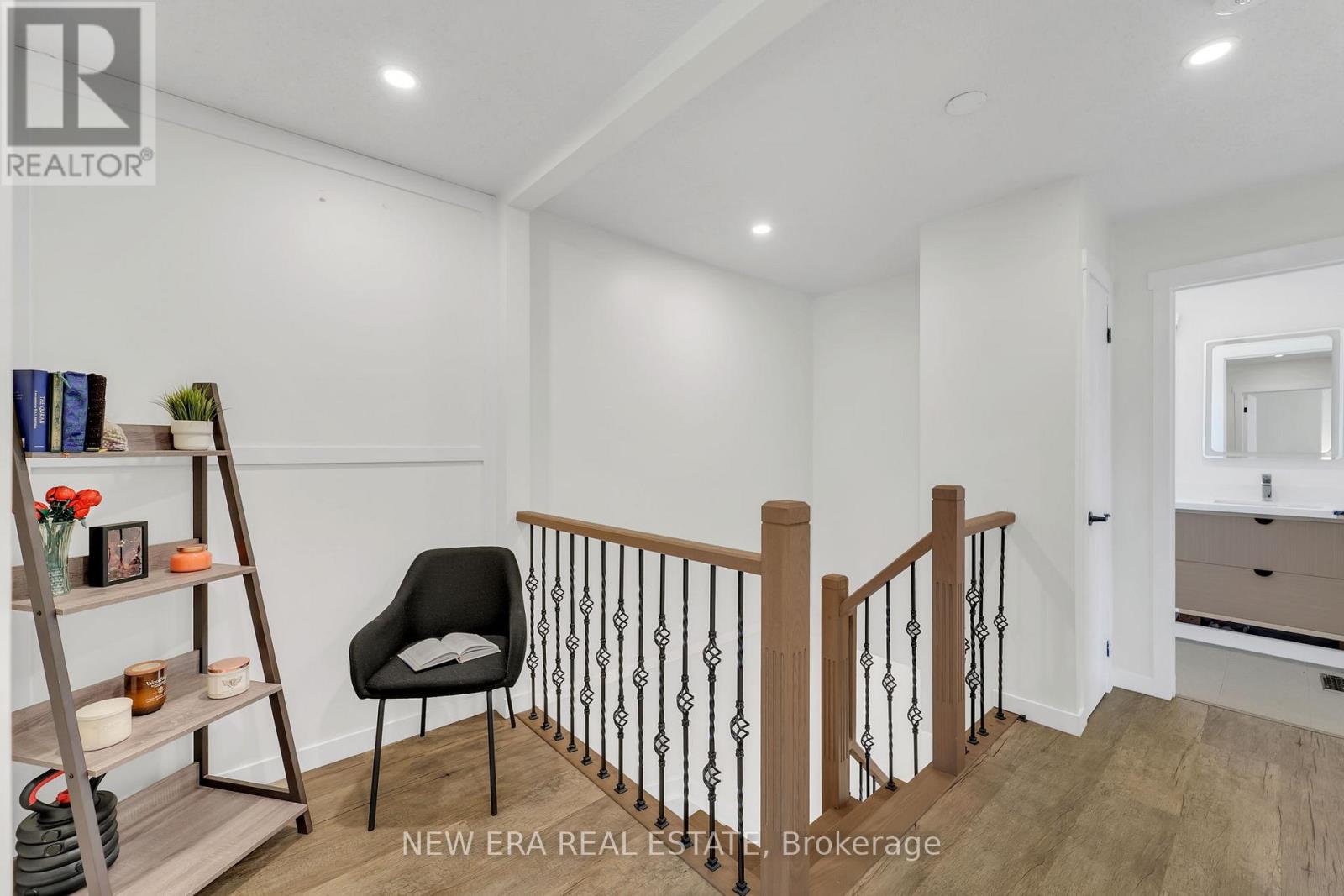 384b02a541e3d5bc9b765637a0bf0af9