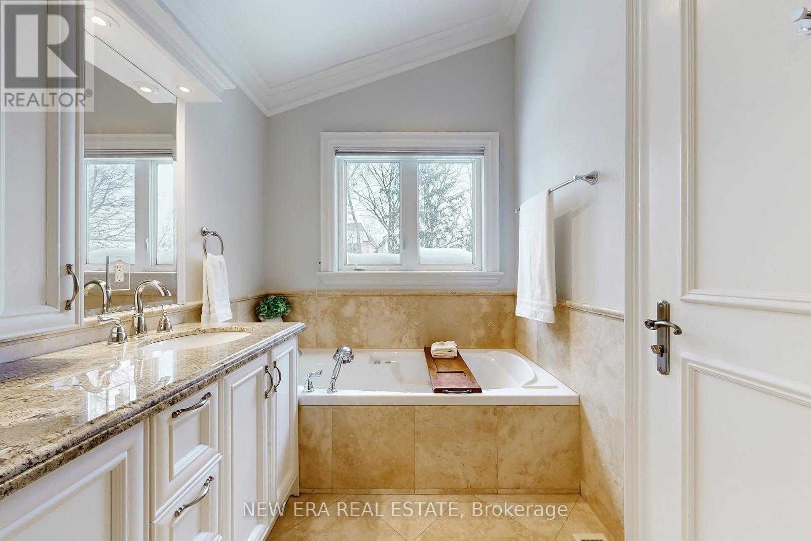 e64c75b99570b4bbbf0e88d1fe85cd1f