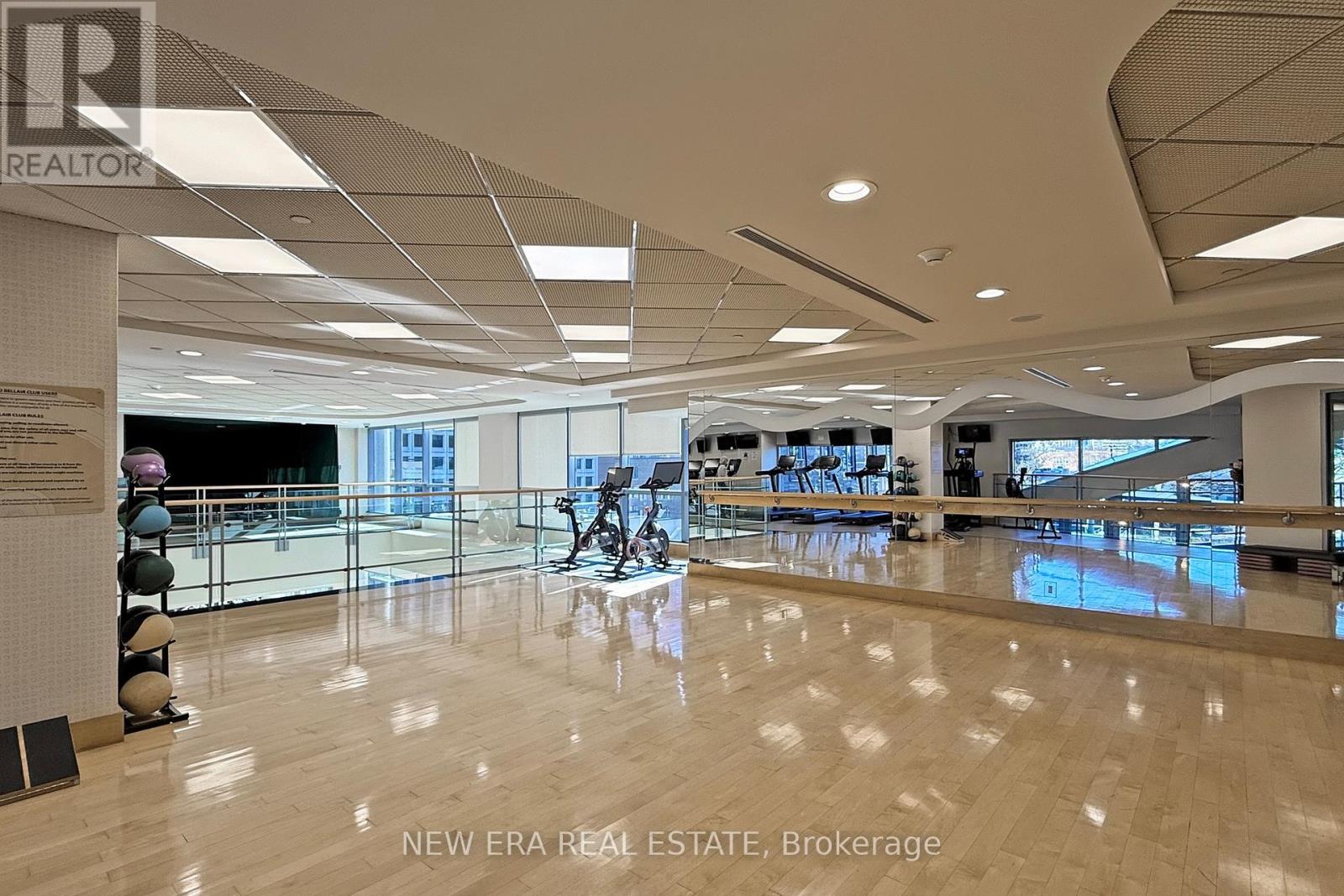 02cf881c5a74385cb4943750e107e7ae