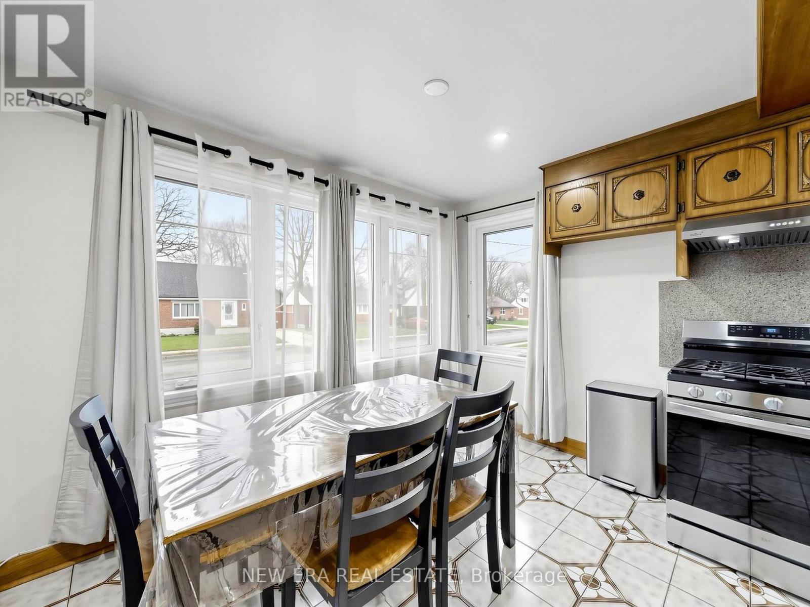 38b3c8f13f3d41ba16deac3621f2815d