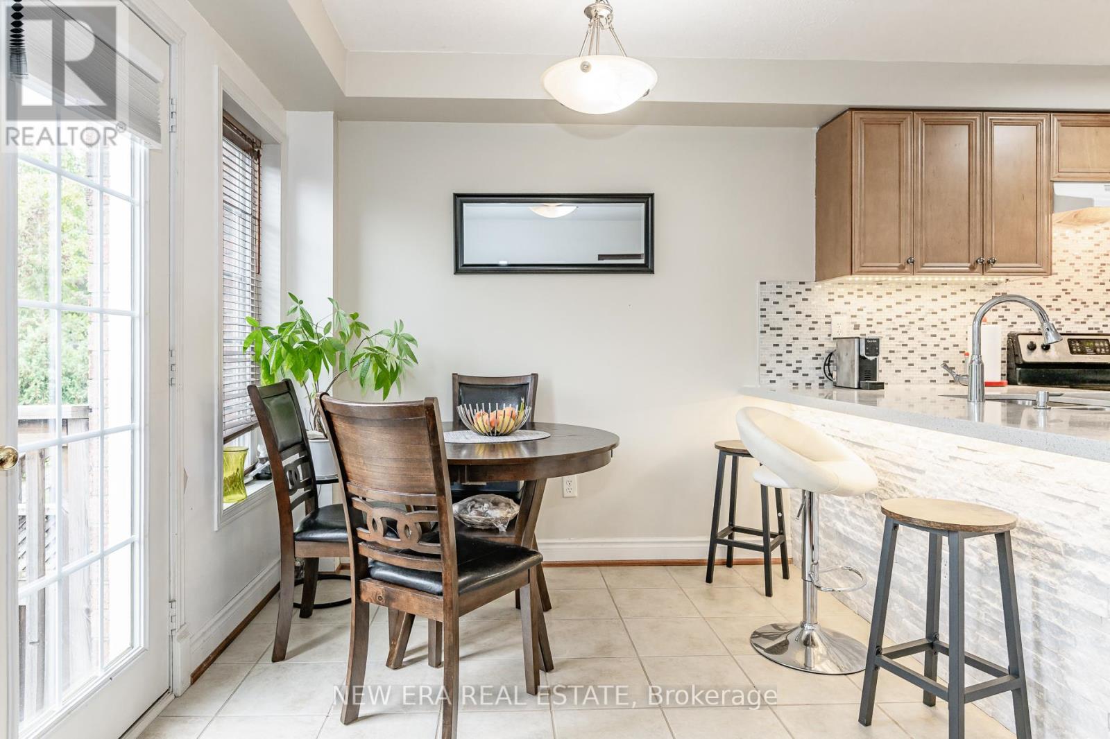 5263898d107fcd8e2eee0c7086f05884