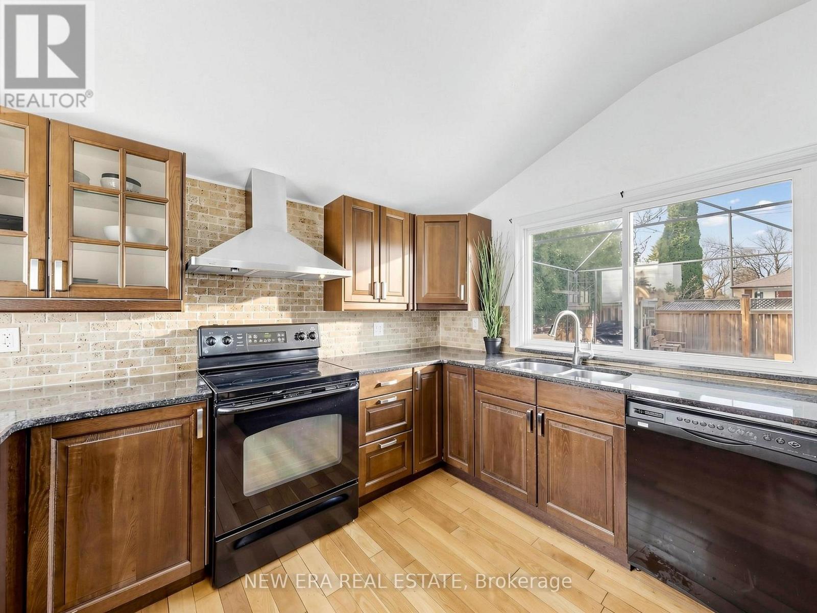 6ef5a65d422fdb13120c4476552135d8