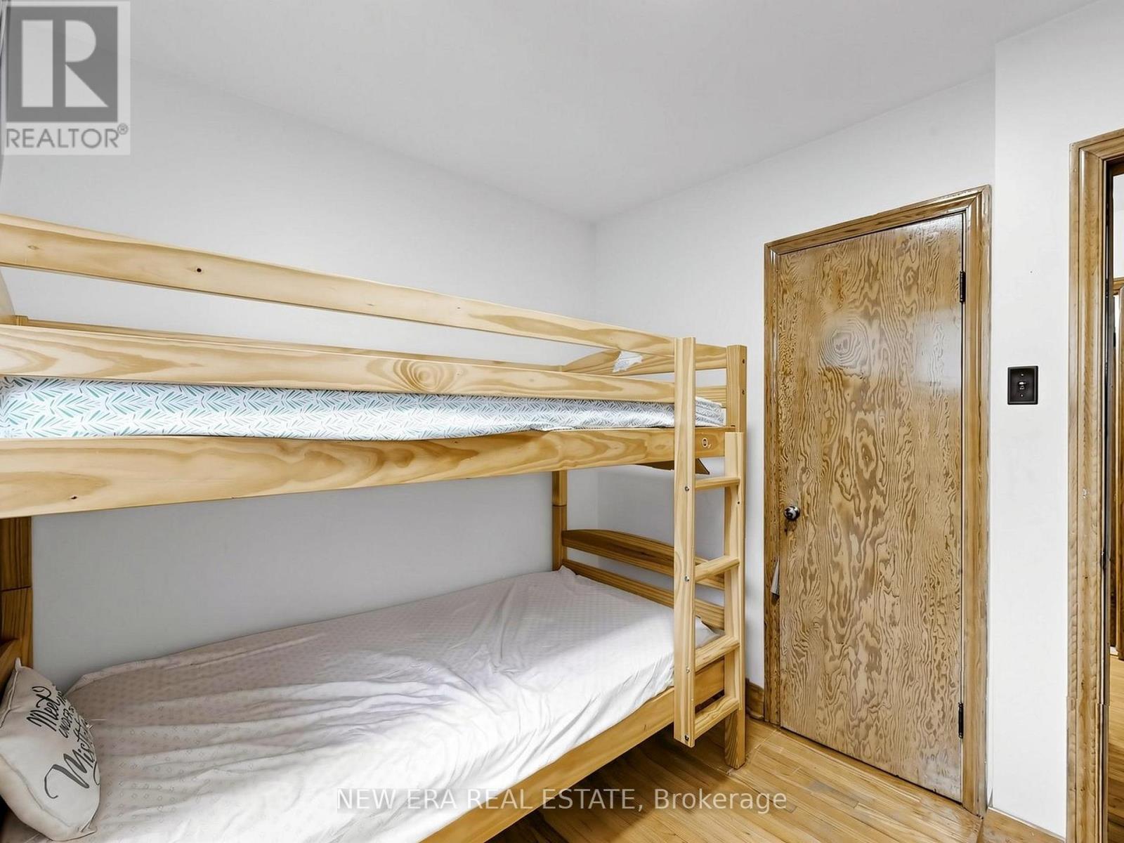 81296e94b7e11640bce3cf4cddfb9f51