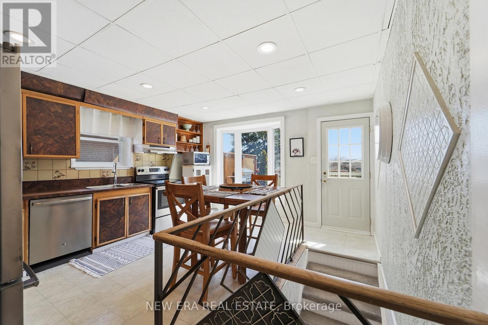 9c8928c5c402dc29f4ce3f1b1cf4e12b