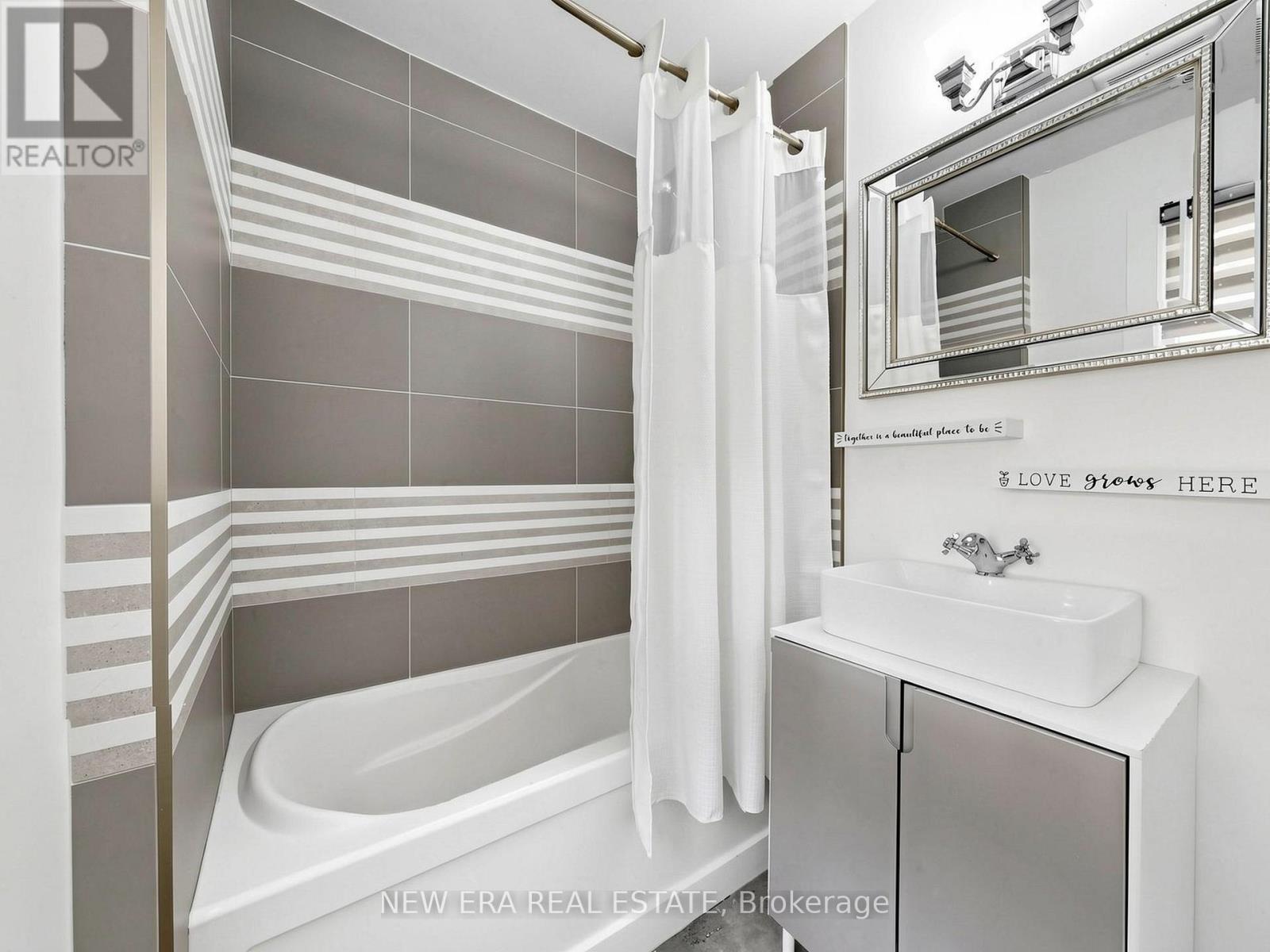 b5c49ed3ae86b51d171d2b1c396c1664