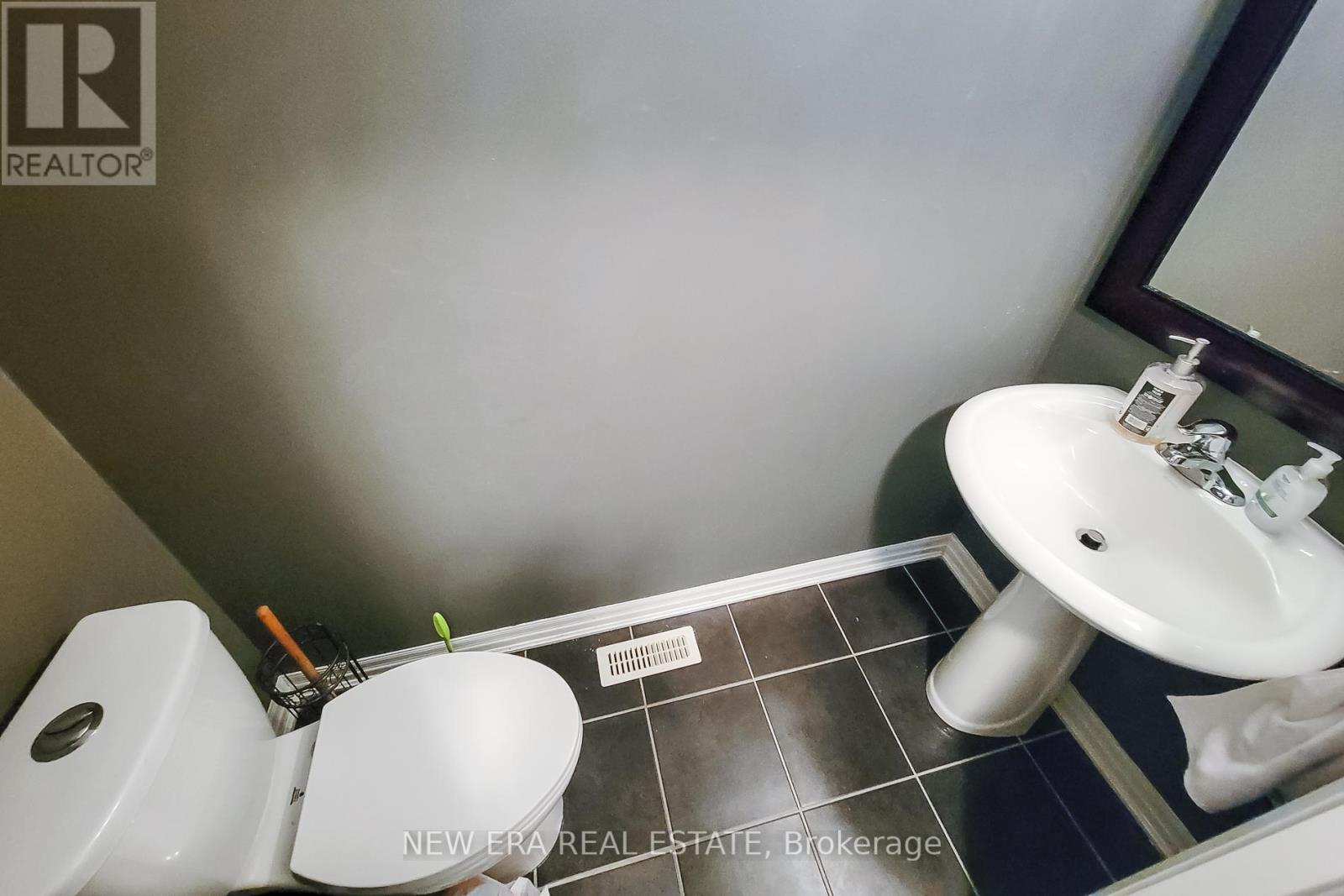 dfe8435bb8b69ad0a0bfa5eadfc87cb9